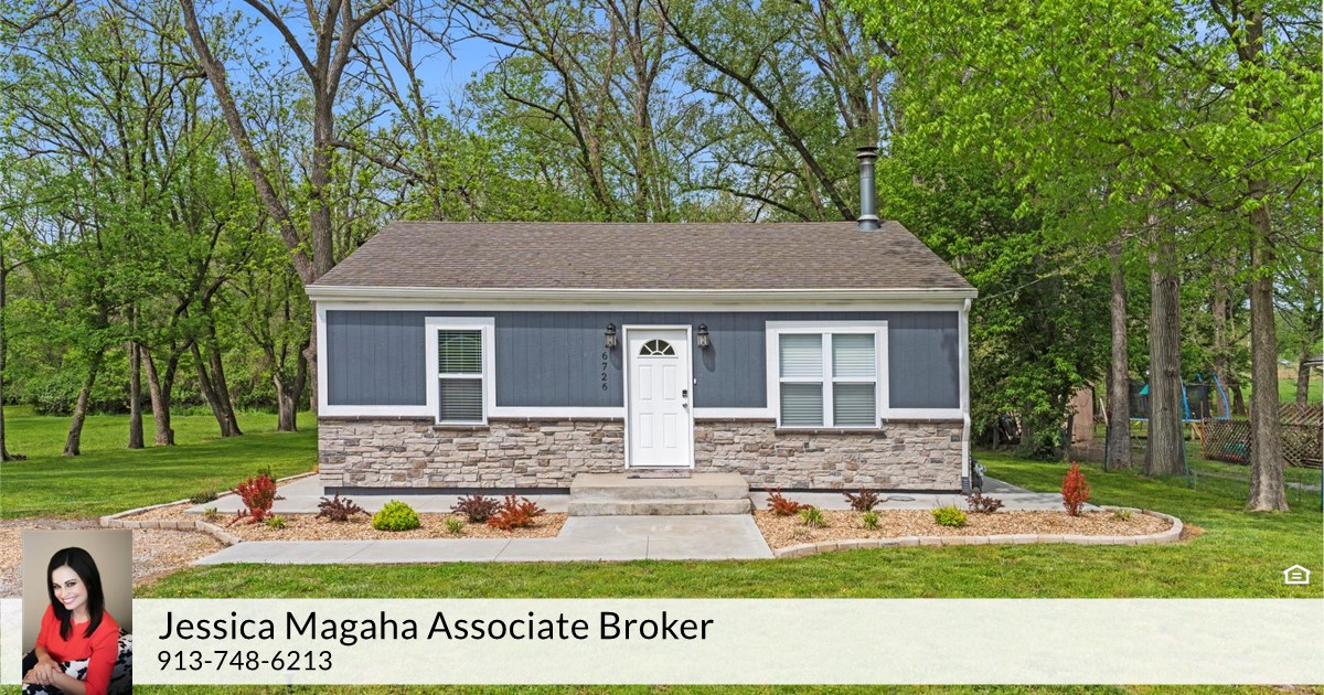 6726 NW Waukomis Dr, Kansas City, MO 64151